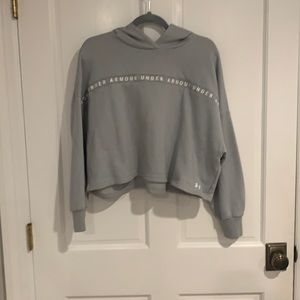 Under Armor Cropped Hoodie (M)